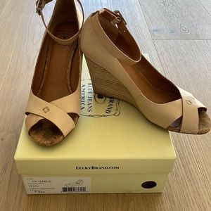 Lucky Brand LK-Gable Peep Toe Wedge - Tan - Sz 7.5